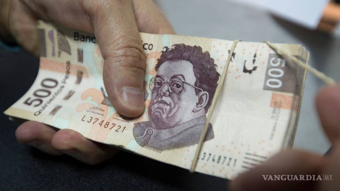 Fingen ayudarlo a cambiar una llanta y le roban 52 mil pesos en Torreón