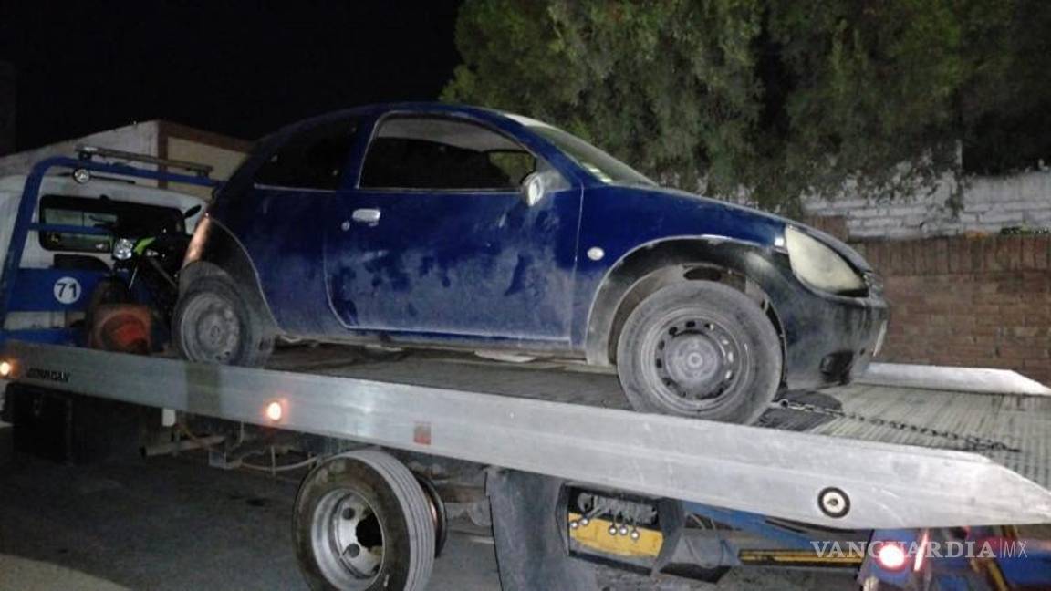$!El vehículo Ford K, en color azul, utilizado por los agresores para huir del lugar, fue asegurado.