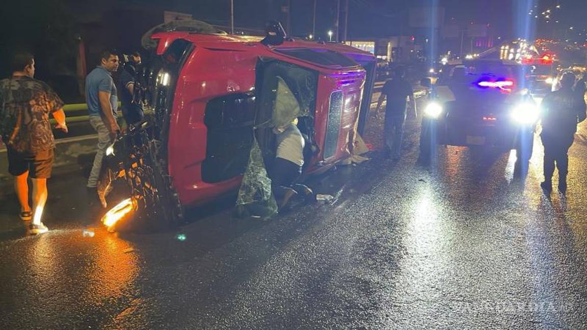 $!Paramédicos del SAMU atendieron a los lesionados y los trasladaron a un hospital.
