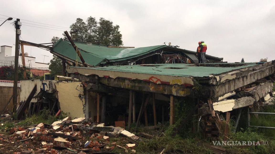 $!La mañana del 24 de septiembre de 2018 E la Secretaría de Obras y Servicios (SOBSE) comenzó la segunda etapa de demolición del Colegio Enrique Rébsamen