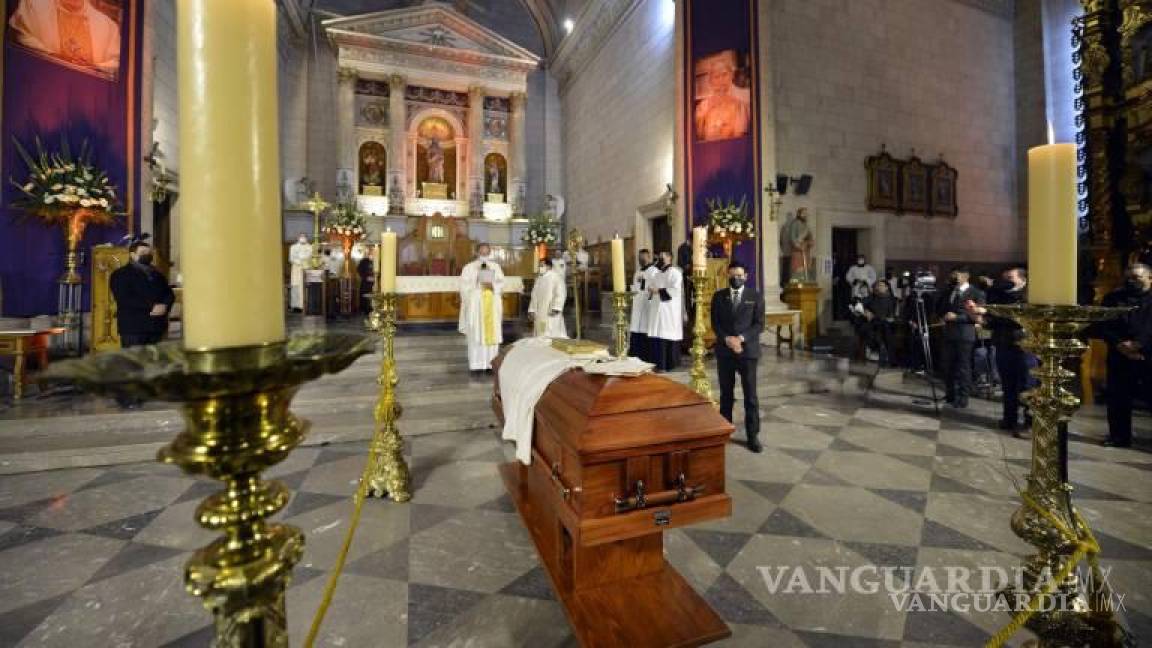 Papa Francisco lamenta muerte de obispo de Saltillo; envía condolencias a familiares