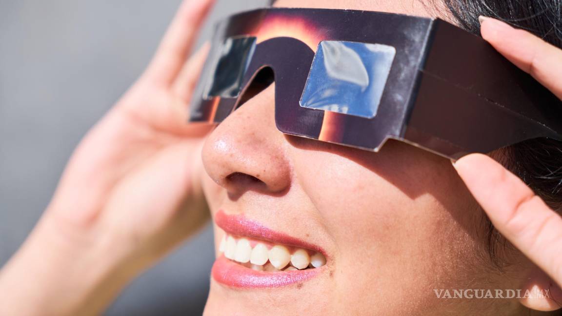 Coahuila desaprovecha mercado de souvenirs durante eclipse; lentes certificados, la única opción