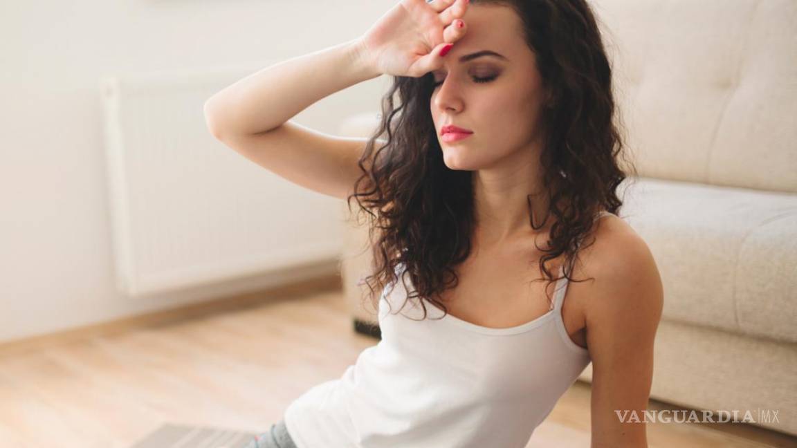 $!Para prevenir el síncope por calor, se deben tomar precauciones en situaciones de calor intenso, como mantenerse hidratado adecuadamente bebiendo suficiente agua.