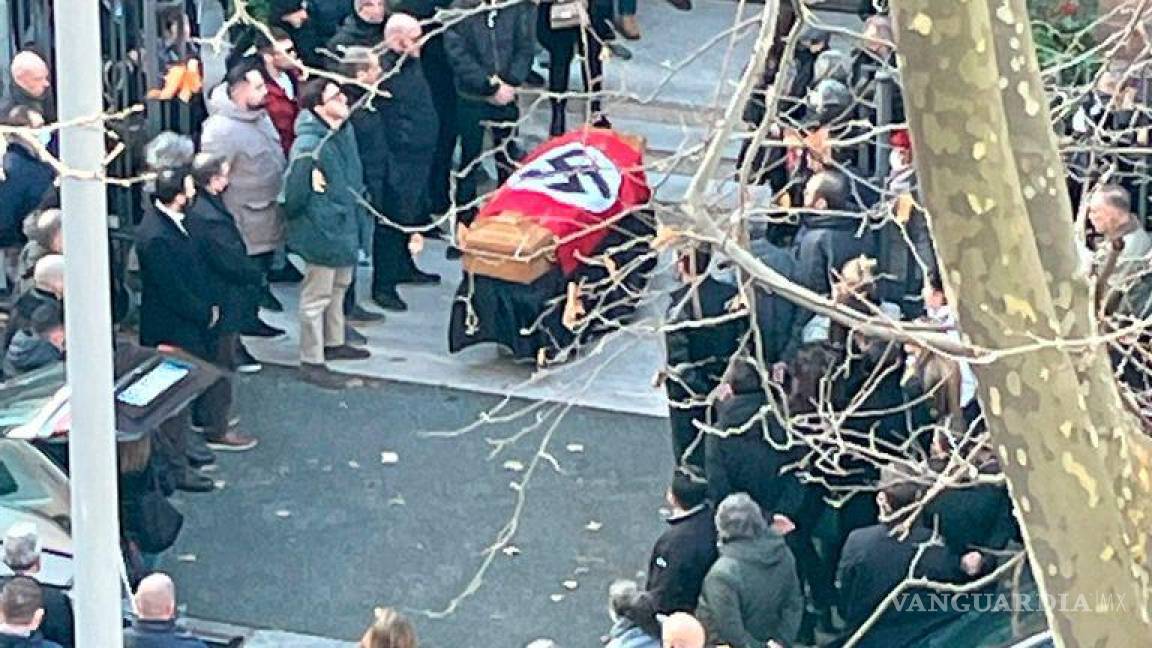Iglesia Católica condena funeral con ataúd cubierto por bandera Nazi en Roma