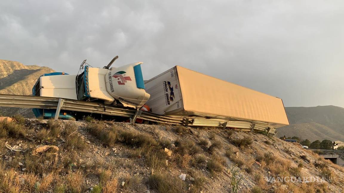 Accidente y obras en carretera a Monterrey causan caos vial