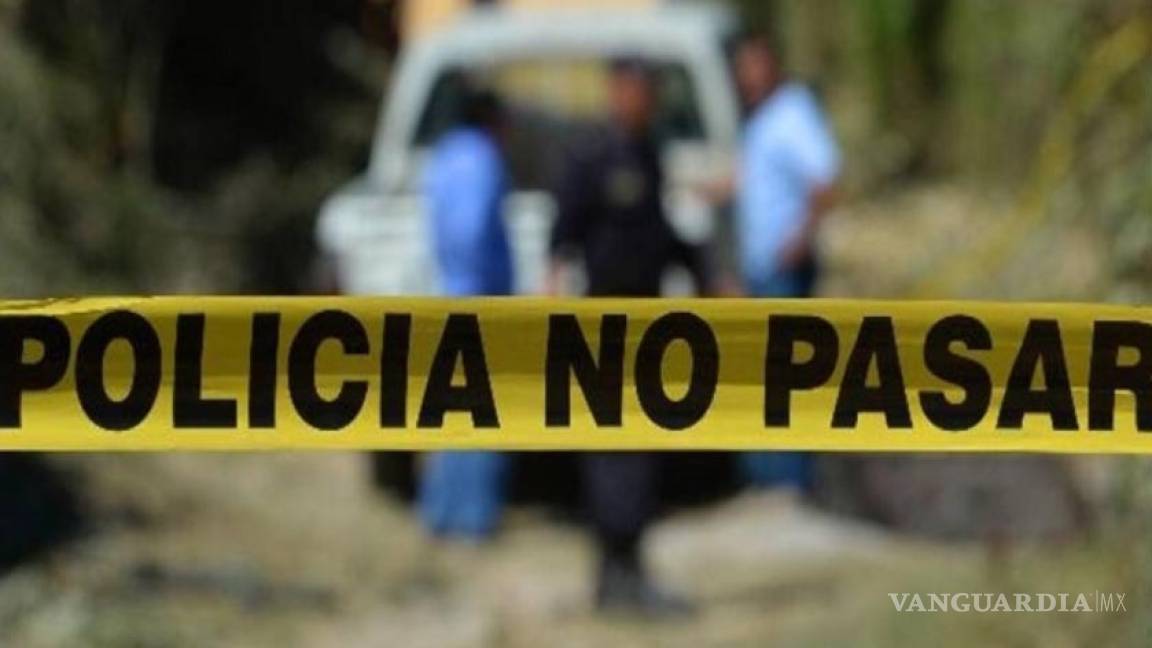 Les truena llanta en carretera a Monclova: vuelcan y muere madre de conductor