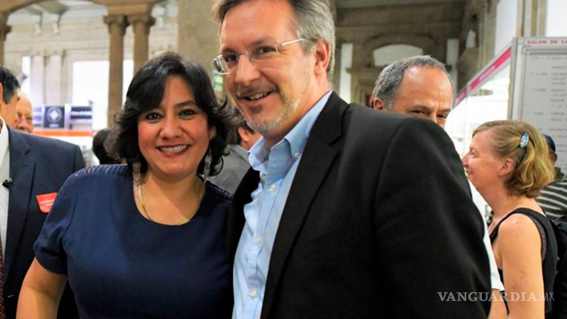 $!Loret ventila fortuna de Irma Sandoval, titular de la SFP, y su esposo John Ackerman