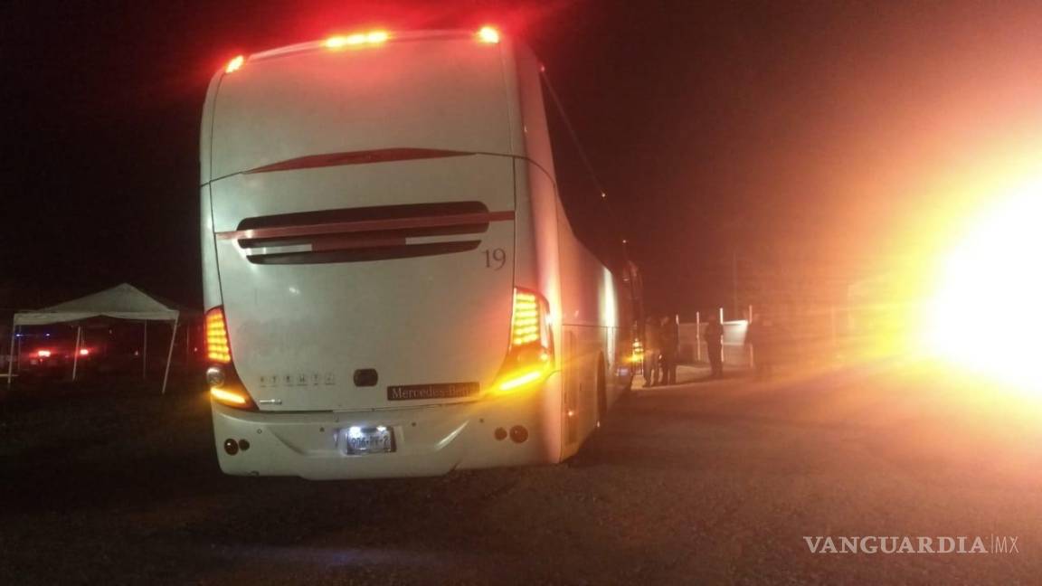 Asaltan a 40 pasajeros en autopista a Torreón; iban de compras a McAllen