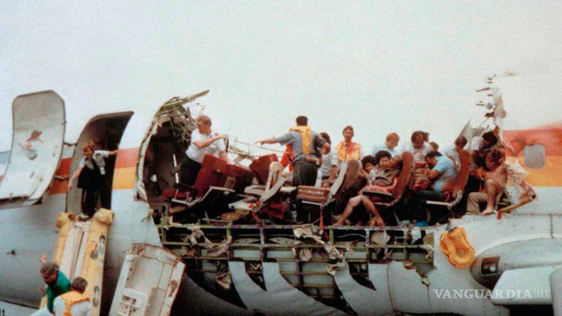 La increíble hazaña del vuelo 243 de Aloha Airlines: logran aterrizar avión pese a que perdió parte del techo