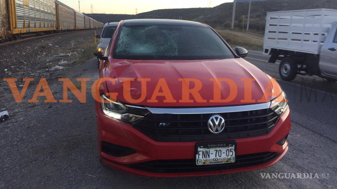 $!Conductor arrolla y mata a persona sobre la carretera a Zacatecas en Saltillo