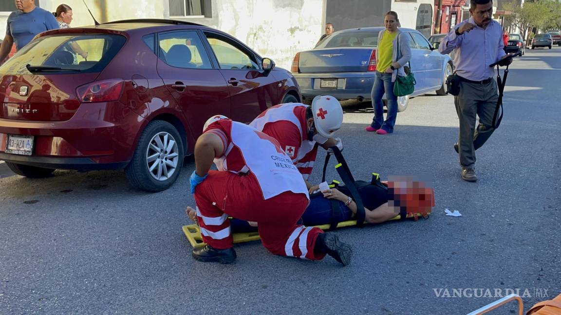 Madre e hija de seis años son atropelladas mientras se dirigían a escuela al norte de Saltillo