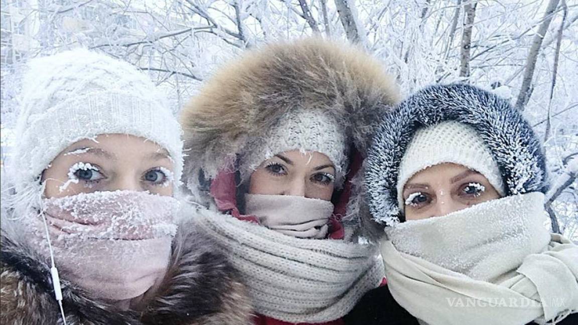 Se congelan hasta las pestañas en Siberia, tras temperaturas de -62 °C