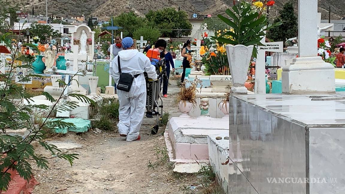 De visita a sus difuntos, dos mujeres caen a tumbas en panteones diferentes de Saltillo
