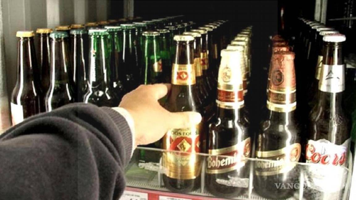 Alza de precios en cigarros y cerveza causa ‘compras de pánico’ en Saltillo