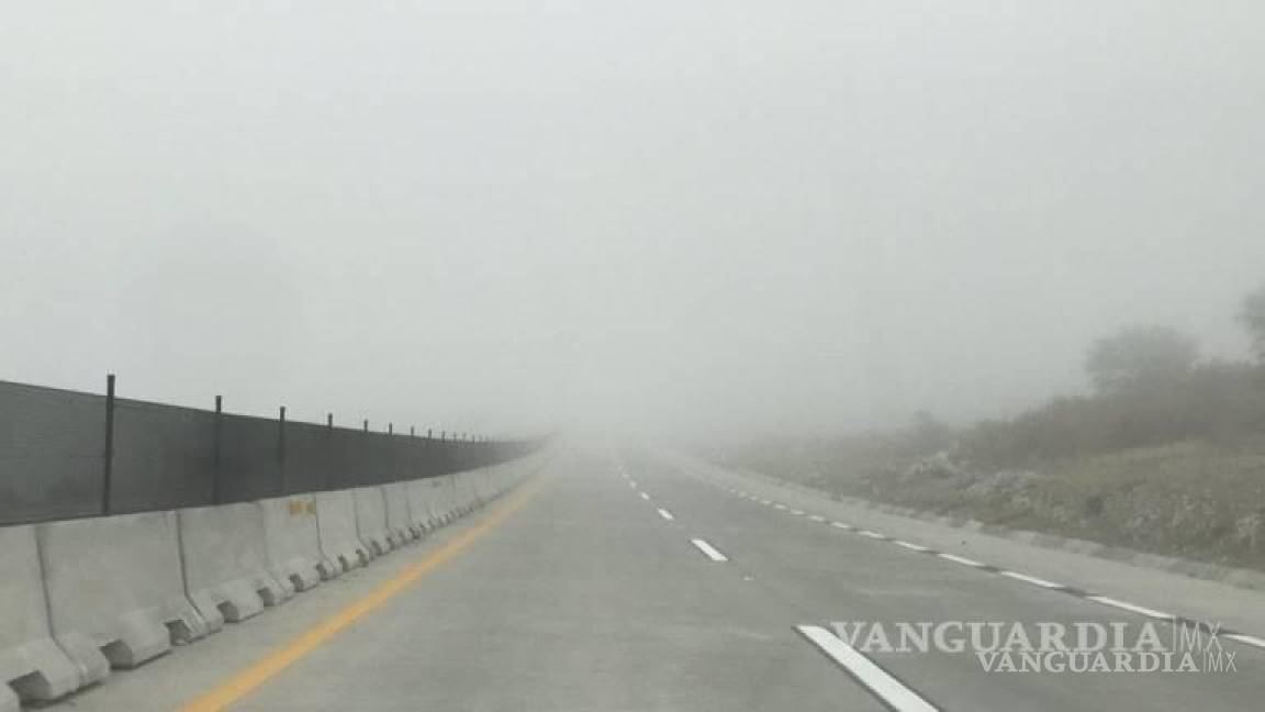 Autopista Saltillo-Monterrey abierta a la circulación; se reportan bancos de niebla y lluvia en varios puntos