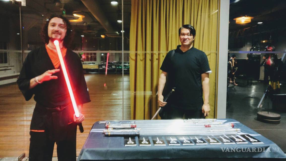 $!'Si un Jedi quieres ser, a clases de sable láser ir debes'