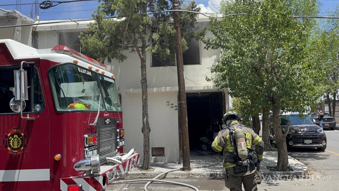 Alarma a vecinos incendio en colonia Los Arcos de Saltillo