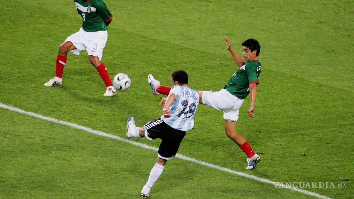 Ni el futbolista más fuerte del Mundo pudo imitar la anotación de Maxi Rodríguez a México en 2006
