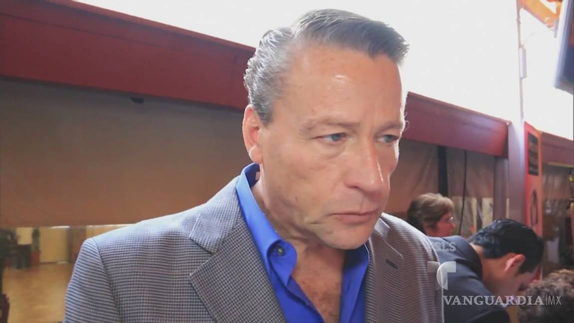 Alfredo Adame arremete y minimiza a la mamá de sus hijos