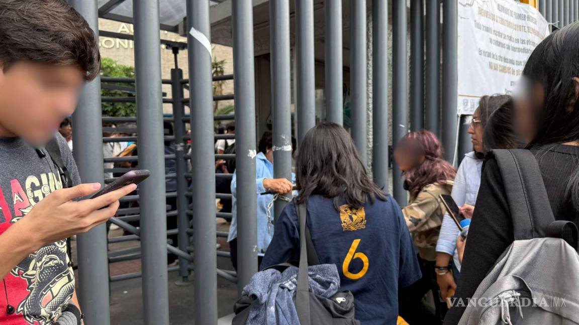 $!Evacúan Prepa 6 de la UNAM por amenaza de presunto aparato explosivo y mensaje alarmante