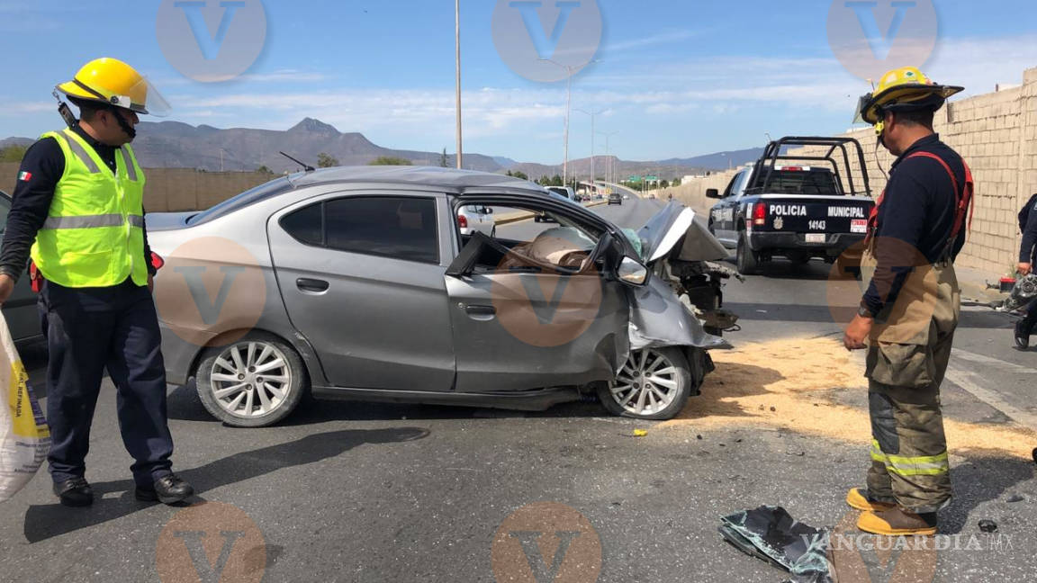 Policía de Coahuila pierde control de su auto y choca, al sur de Saltillo
