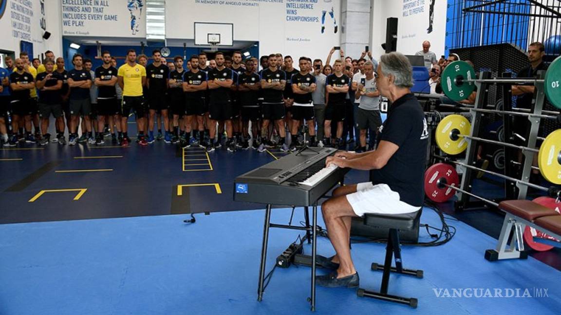 $!Andrea Bocelli da concierto privado al plantel del Inter de Milan