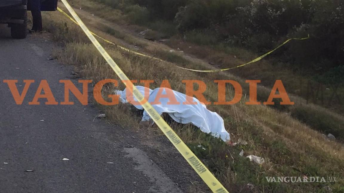 $!Conductor arrolla y mata a persona sobre la carretera a Zacatecas en Saltillo
