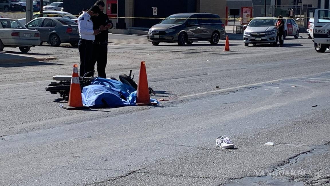 Muere motociclista arrollado por trailero en bulevar de Saltillo