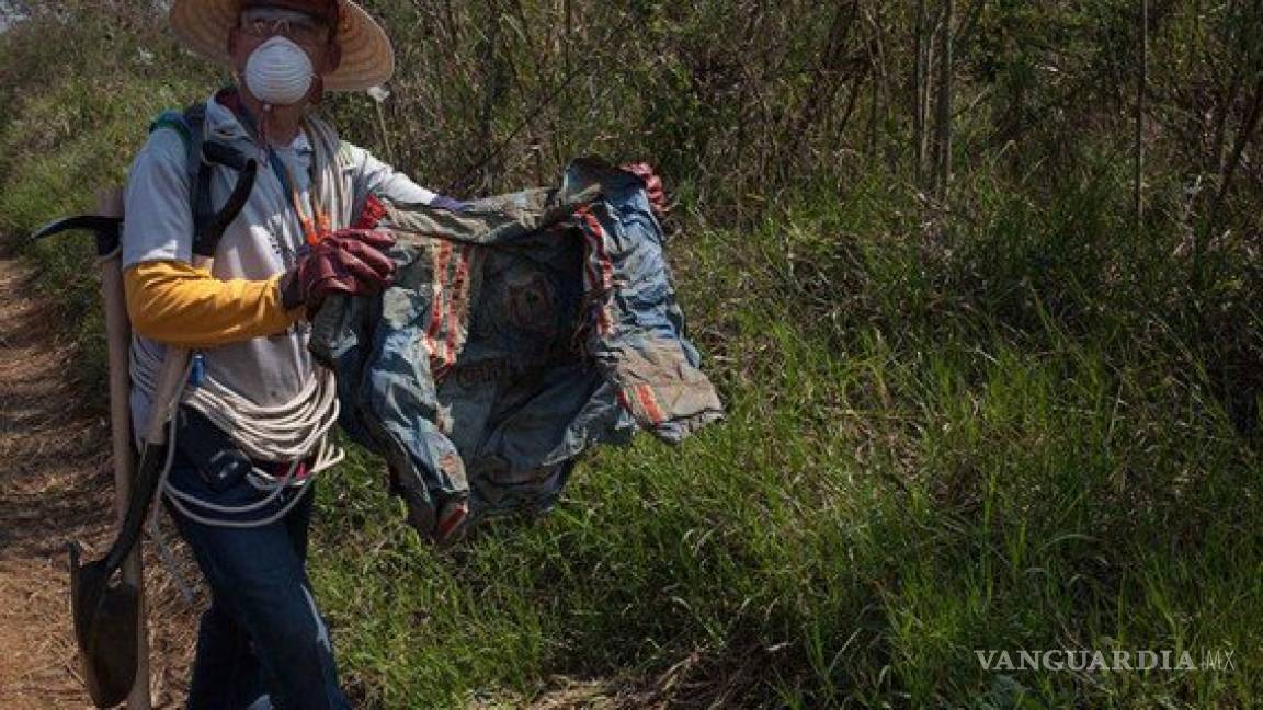 Hay hasta ropa de bebé entre prendas de cuerpos hallados en fosa de Veracruz