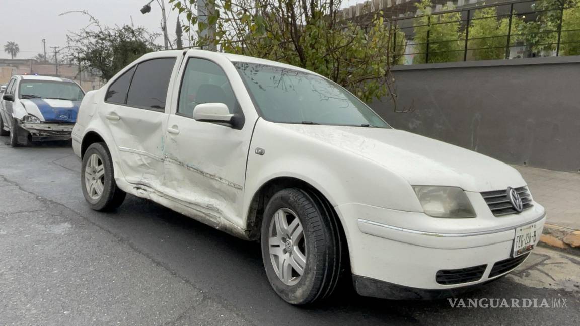 Saltillo: joven avanza con luz verde equivocada y provoca choque