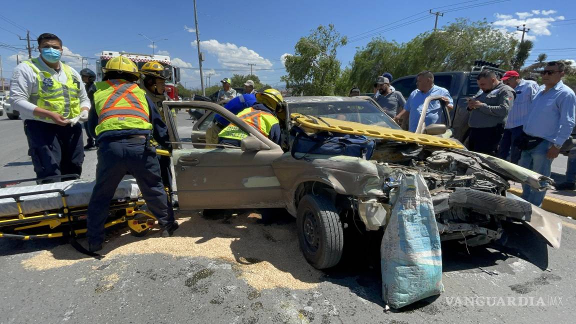 Agente de la Fiscalía sufre grave accidente en el periférico Luis Echeverría, en Saltillo