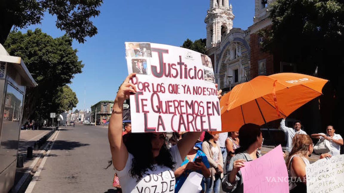 Protestan por liberación de mujer acusada de asesinar perros en Puebla