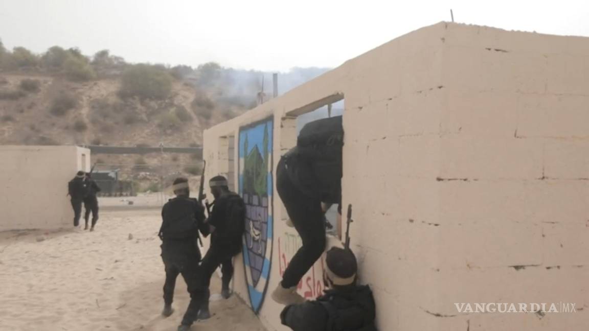 $!Esta imagen de un video publicado por Hamás muestra un ejercicio con fuego real denominado operación “Pilar Fuerte” en las afueras de Al-Mawasi.