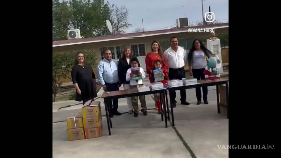 $!La alcaldesa Diana Haro Martínez compartió palabras de aliento y compromiso con los estudiantes de la primaria.