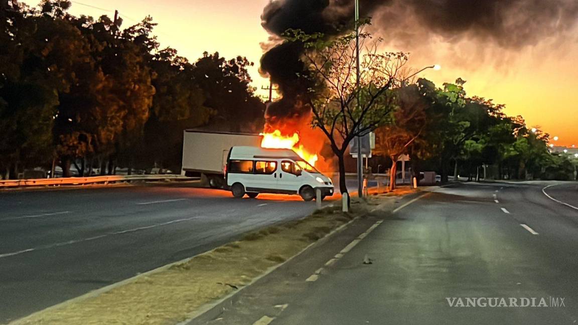 Infierno en Culiacán... reportaron narcobloqueos, balaceras y despojo de vehículos; suspenden clases (videos)