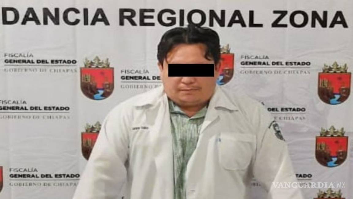 Detienen a falso médico que aplicaba suero como vacunas COVID-19 en Chiapas