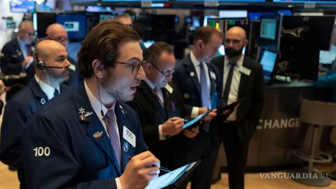 Wall Street para nuevamente de emergencia; índices caen más de 7%