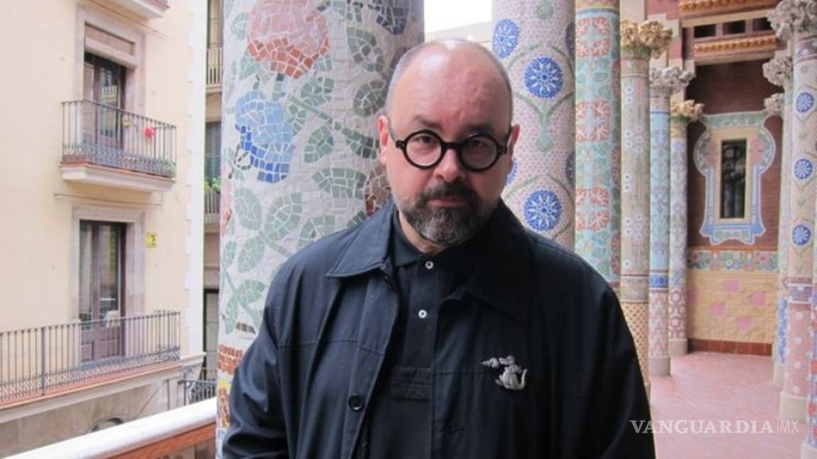 $!Afirma Carlos Ruiz Zafón que en España "la prensa te trata de destruir”