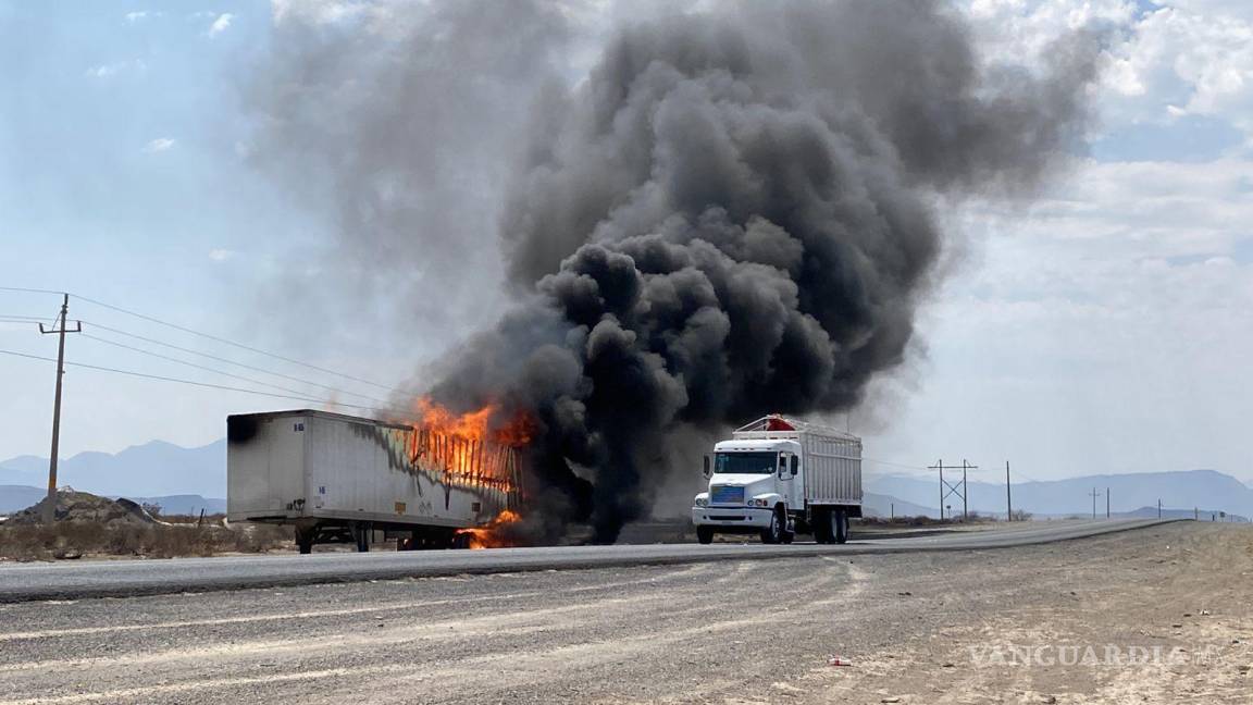 Camión de solventes se envuelve en llamas: el operador se dirigía a General Cepeda