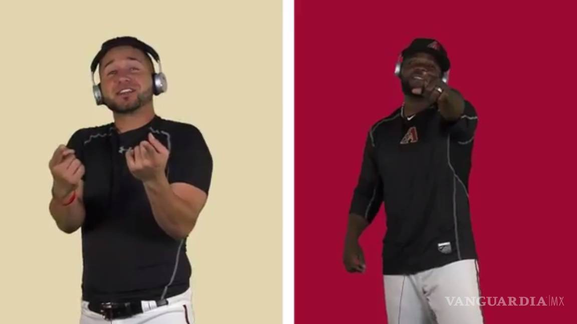 Los Jugadores de Diamondbacks de Arizona cantan las canciones del Buki