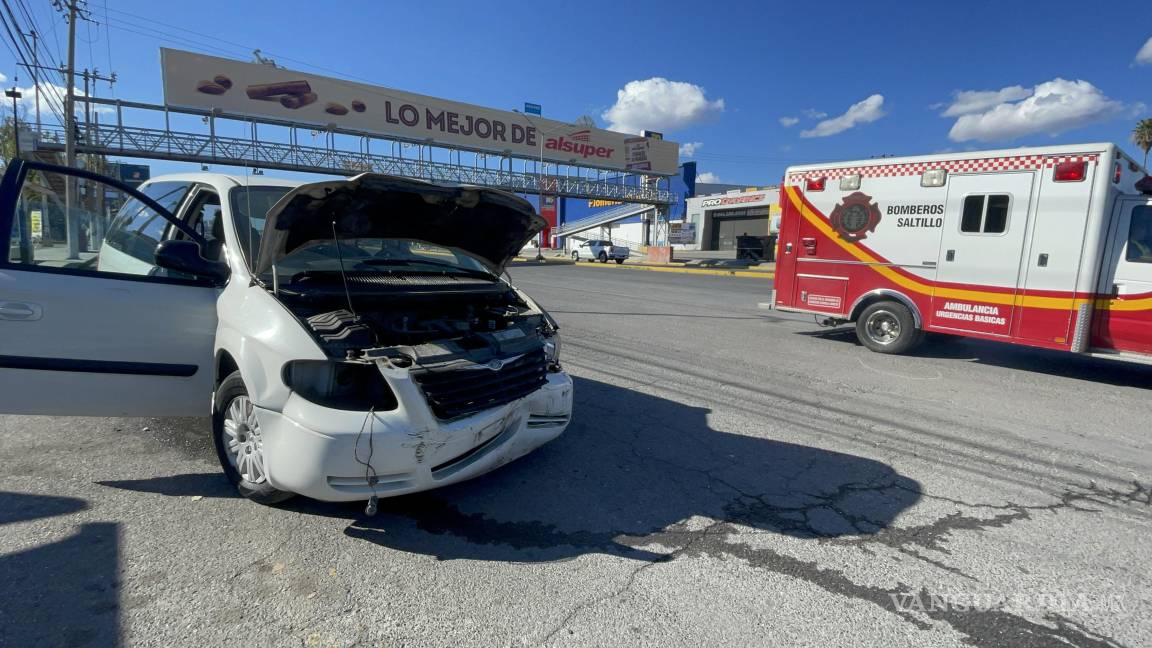 Chocan y ambos alegan tener luz en verde al sur de Saltillo