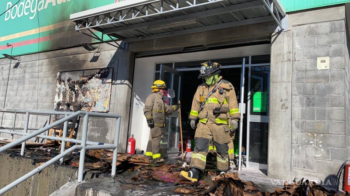 Colilla de cigarro provoca incendio en una tienda de autoservicio al oriente de Saltillo