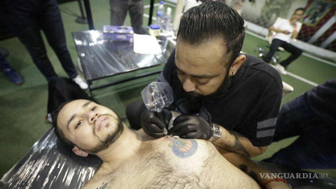Chivas tatuó a 12 aficionados