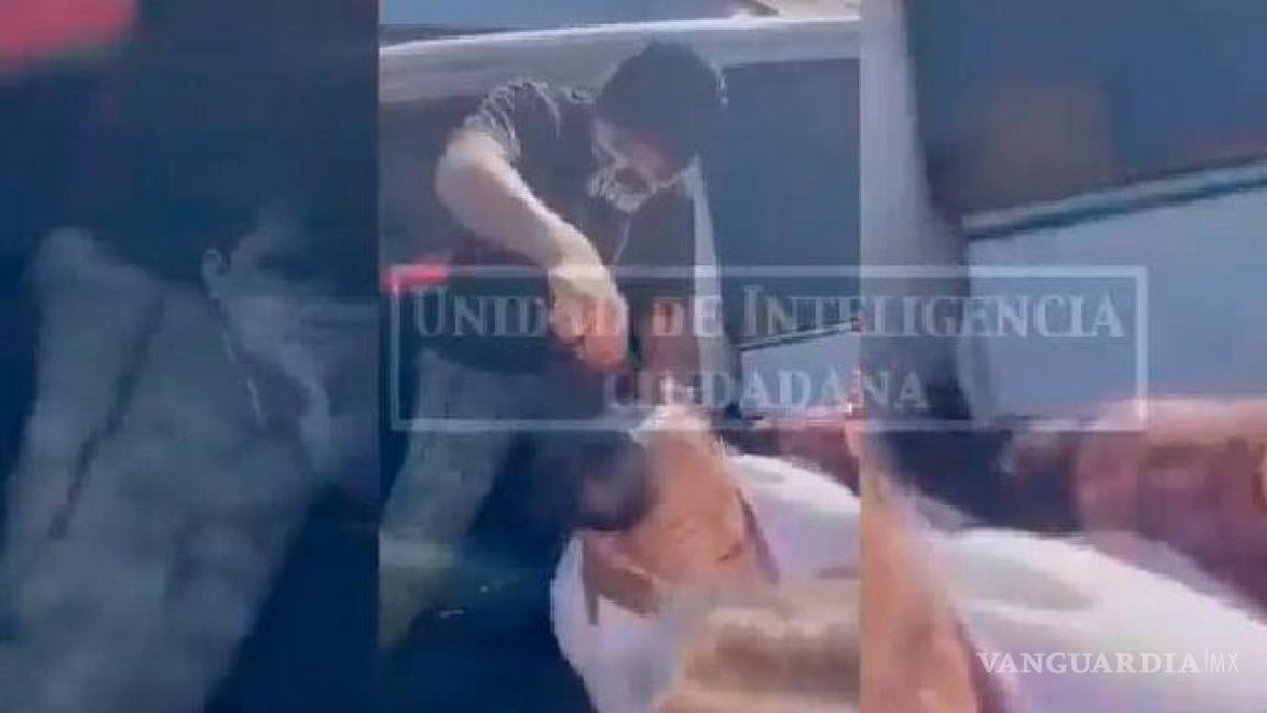 Sicario de Cárteles Unidos rapa a mujer que le tocó el claxon en Michoacán (video)
