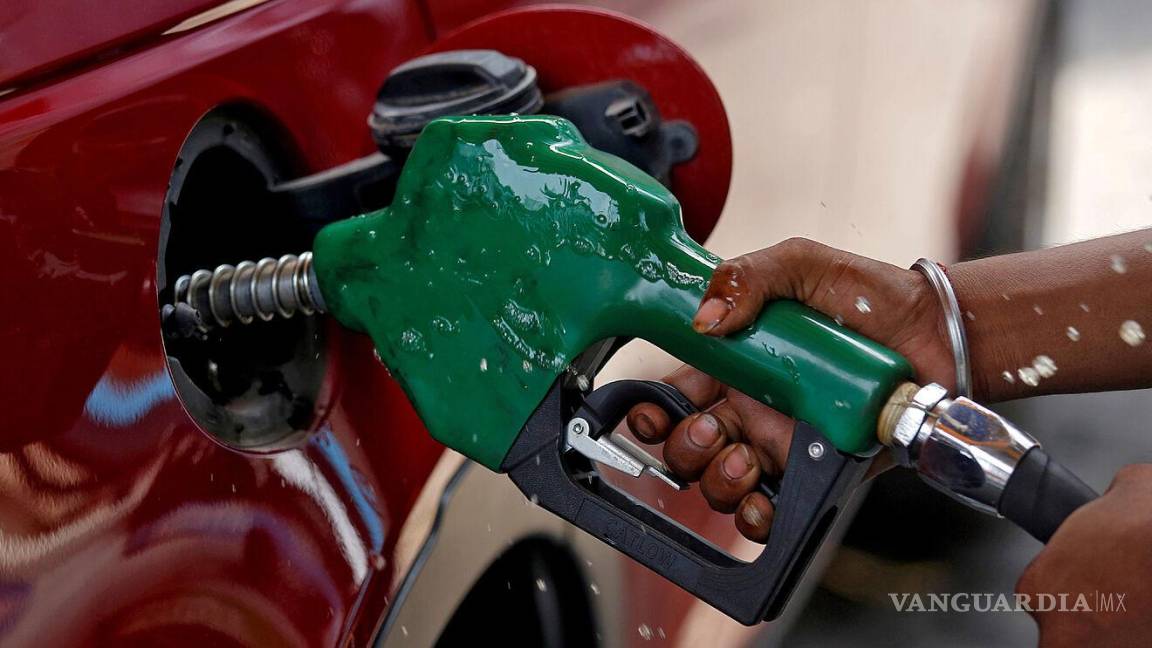Subsidiar la gasolina beneficia al 20% más rico y conlleva consecuencias, advierten