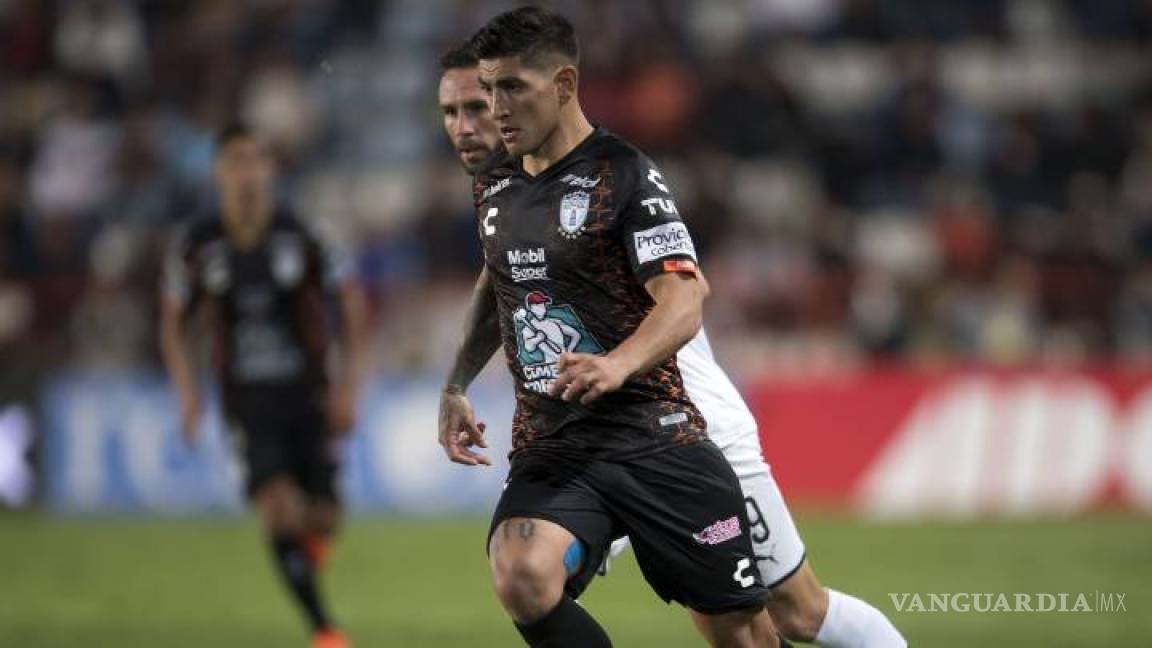 Víctor Guzmán ya está en Guadalajara y podría ser presentado con las Chivas próximamente