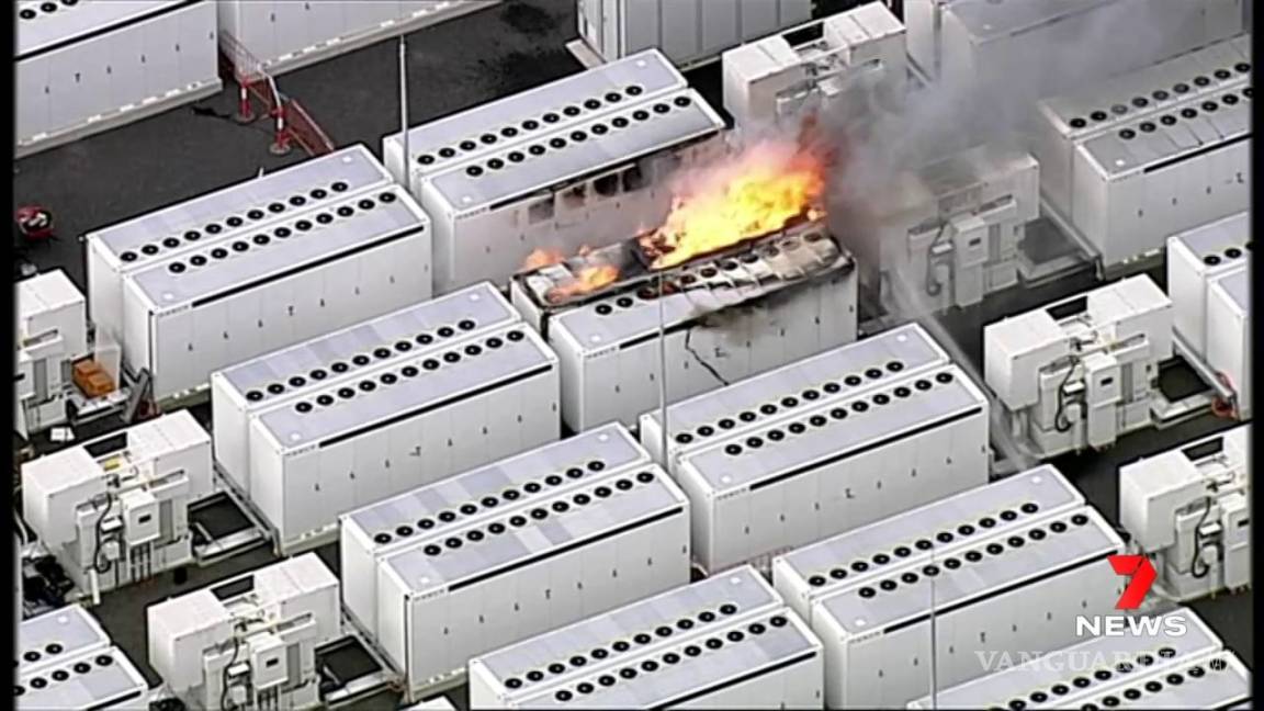 Incendio en planta Tesla prende temores sobre mega baterías