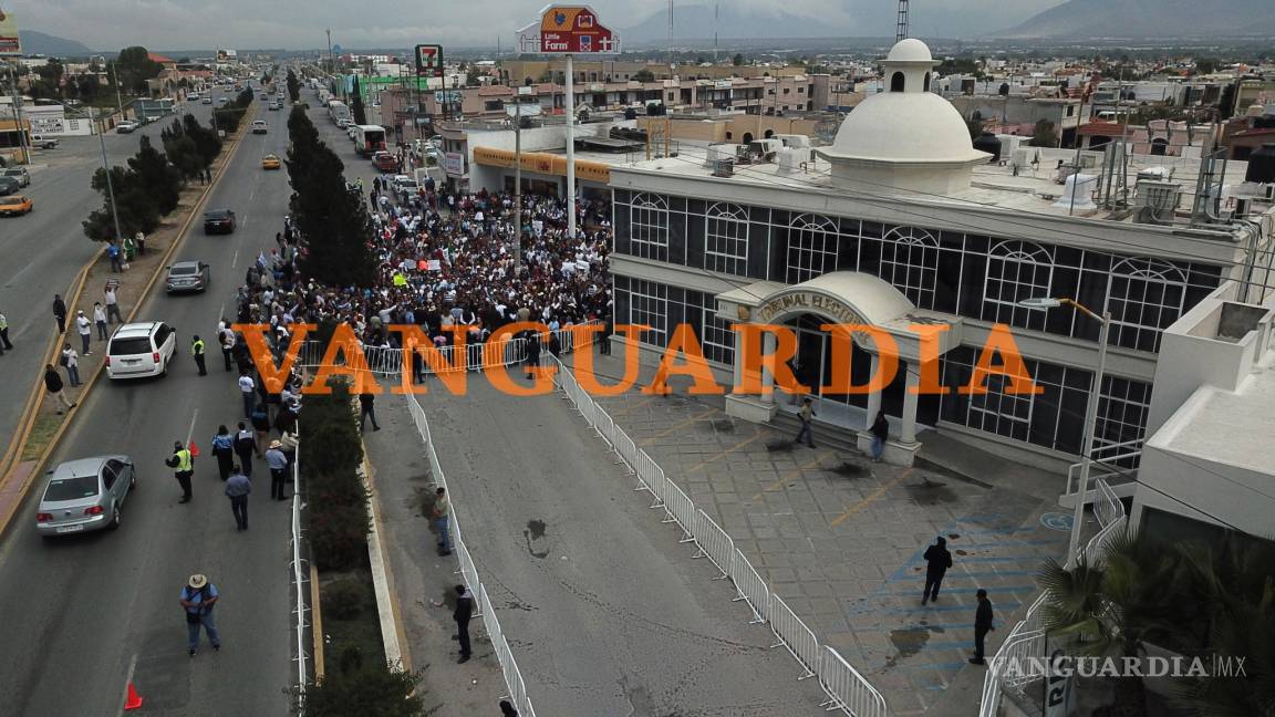 $!Así fue la protesta frente al Tribunal Electoral en Coahuila
