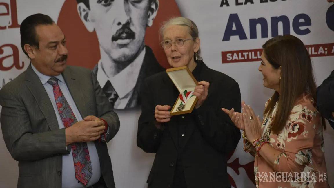 $!Otorgan premio Nobel de Literatura 2026 a Anne Carso, autora canadiense, por una ‘obra audaz e inventiva’