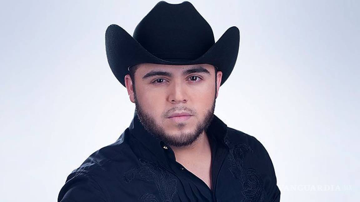 Gerardo Ortiz aún no se salva, Migración lo investiga por trabajar con visa de turista